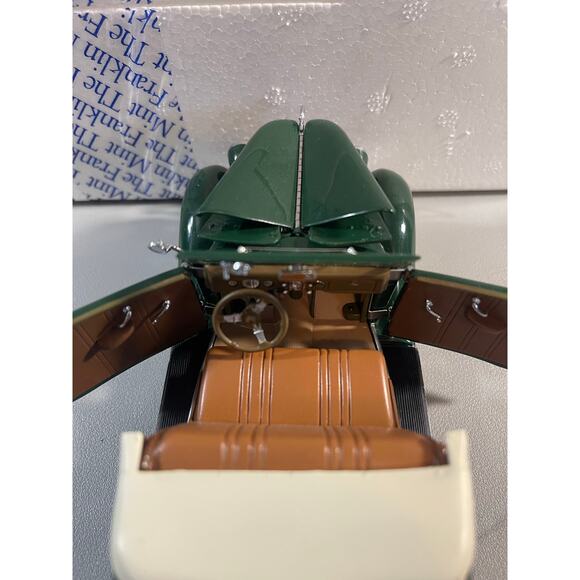 Franklin Mint 1:24 1936 Ford Deluxe Cabriolet Convertible - Picture 9 of 15
